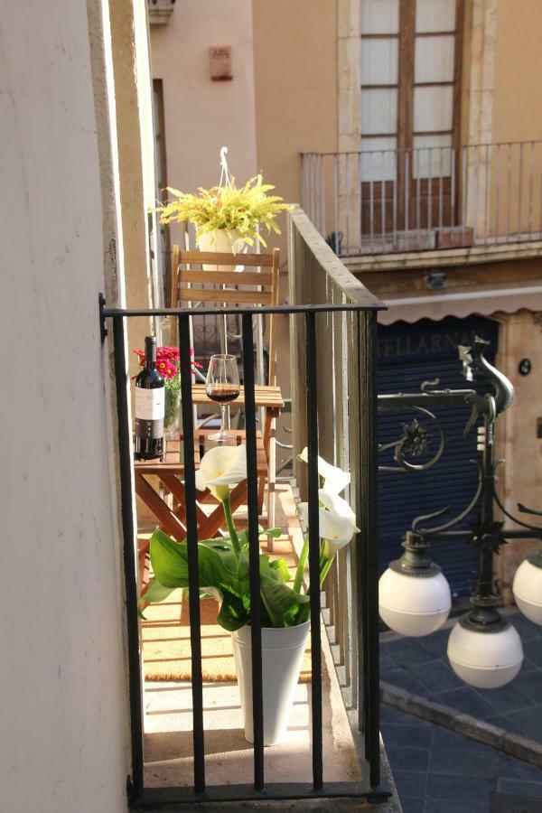 Apartamento En Plaza Sedassos Centro Historico Tarragona Kültér fotó
